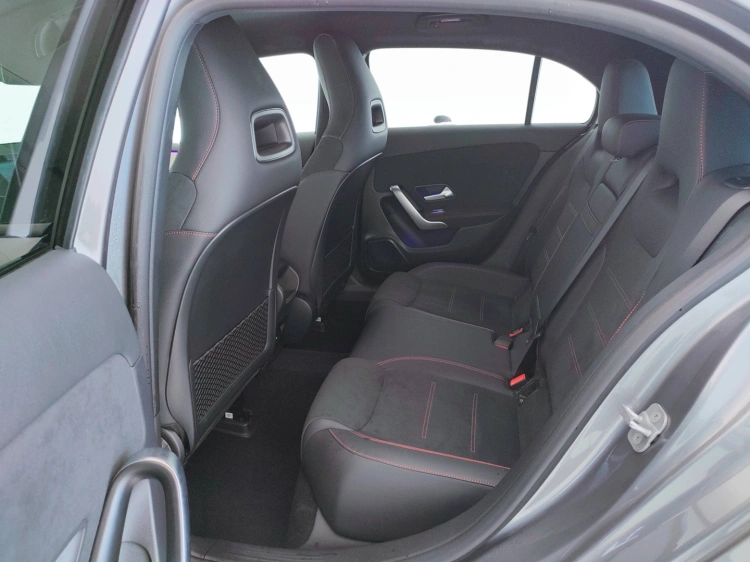 11 - Mercedes-Benz Classe A 180 d AMG Line Advanced Plus auto