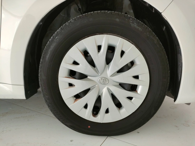 8 - Toyota Yaris Yaris 1.5h Active