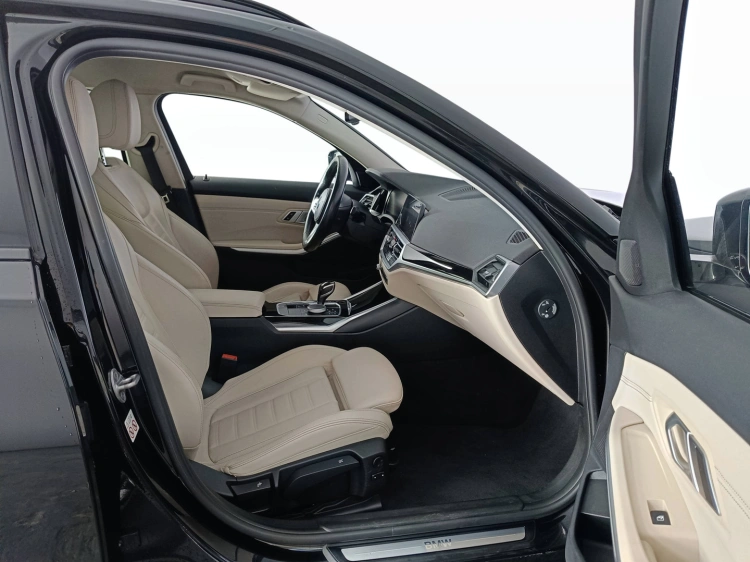 11 - BMW Serie 3 320d Touring xdrive Luxury auto