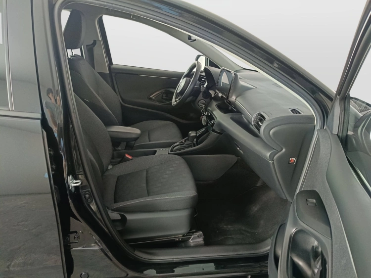 10 - Toyota Yaris Yaris 1.5h Trend