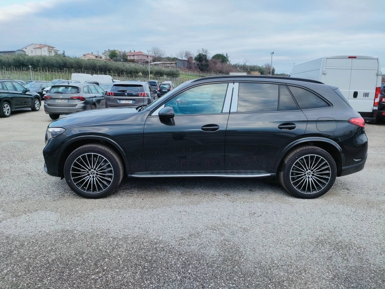 3 - Mercedes-Benz GLC 300 de 4MATIC