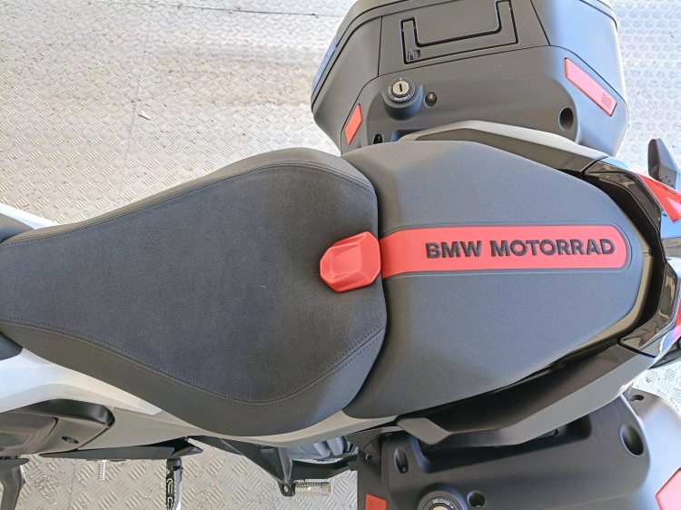 10 - BMW Motorrad R R 1250 R