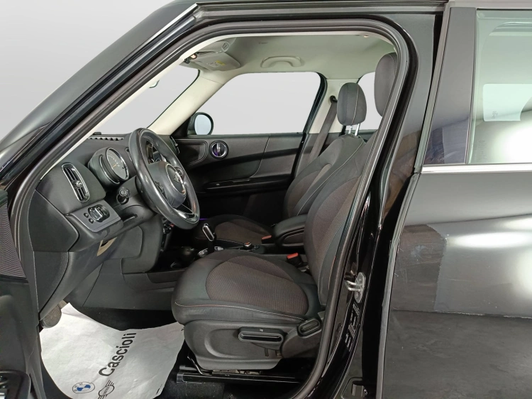 8 - MINI Countryman Mini Countryman 2.0 Cooper D Business auto my18