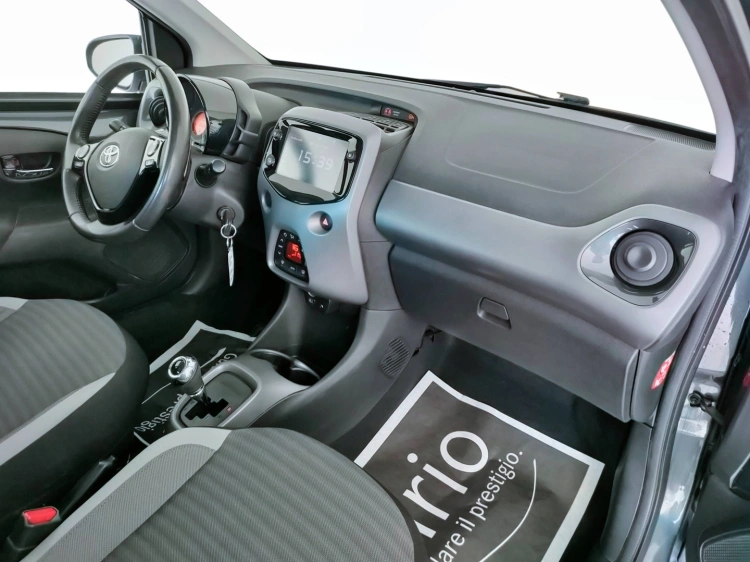 12 - Toyota Aygo Aygo 5p 1.0 x-play m-mt 72cv