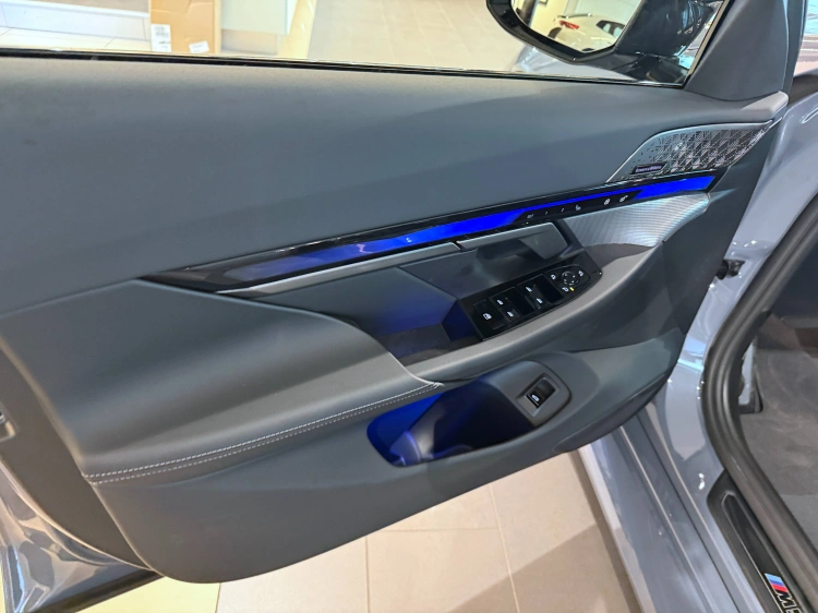 25 - BMW M M5 M5 Touring