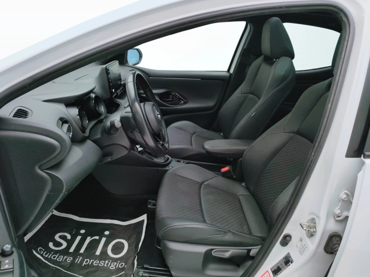 14 - Toyota Yaris Yaris 1.5h Lounge