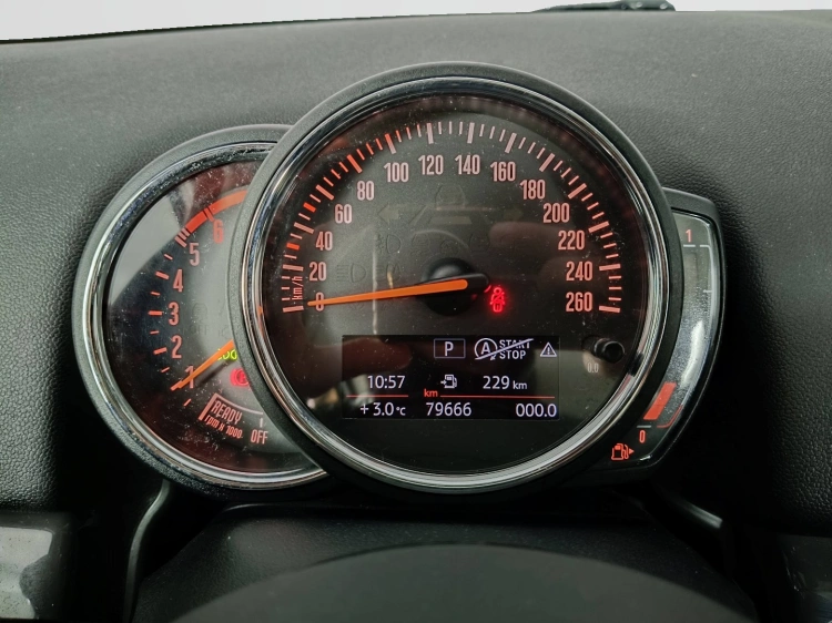 12 - MINI Countryman Mini Countryman 1.5 One D Essential auto
