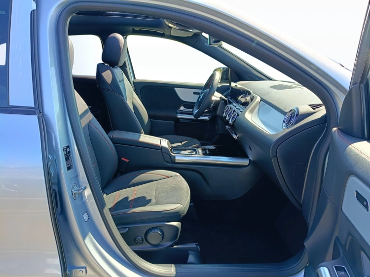 10 - Mercedes-Benz GLA 200 d automatic