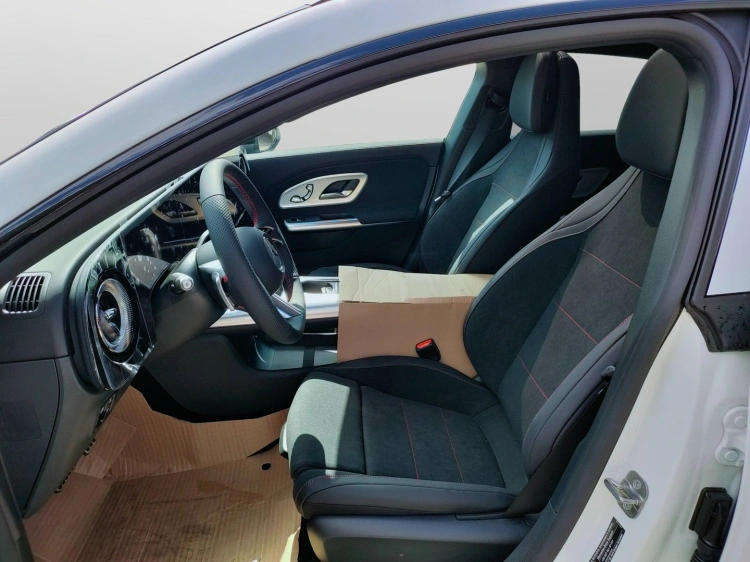 13 - Mercedes-Benz CLA 200 Shooting Brake