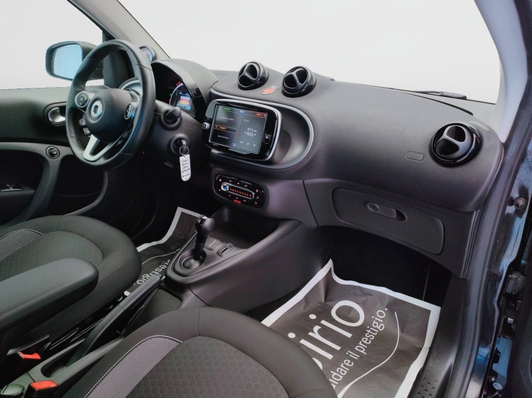 11 - smart fortwo Fortwo eq Passion 4,6kW