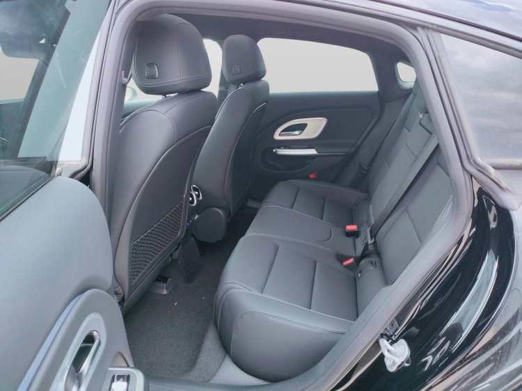 11 - Mercedes-Benz CLA 250+ con tecnologia EQ