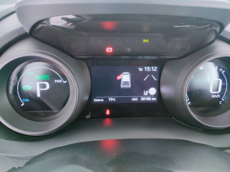 21 - Toyota Yaris Yaris 1.5h Trend