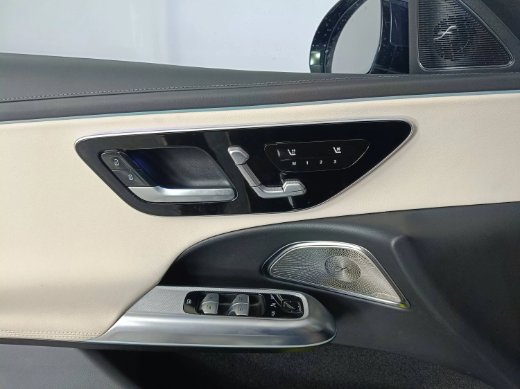 17 - Mercedes-Benz Classe E 220 d AMG Line Premium auto