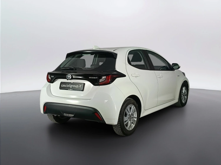 4 - Toyota Yaris Yaris 1.5h Active