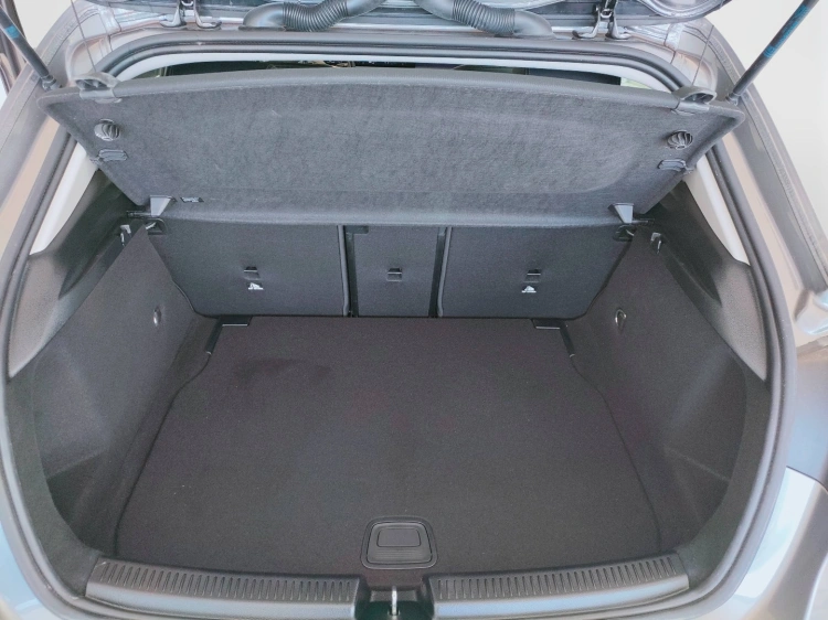 17 - Mercedes-Benz Classe A 180 d Progressive Advanced Plus auto