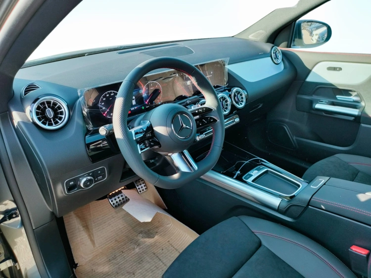 8 - Mercedes-Benz GLA 180  d Automatic