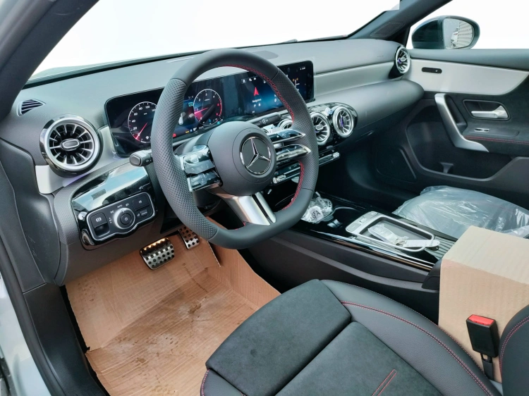 11 - Mercedes-Benz Classe A 180 d Automatic