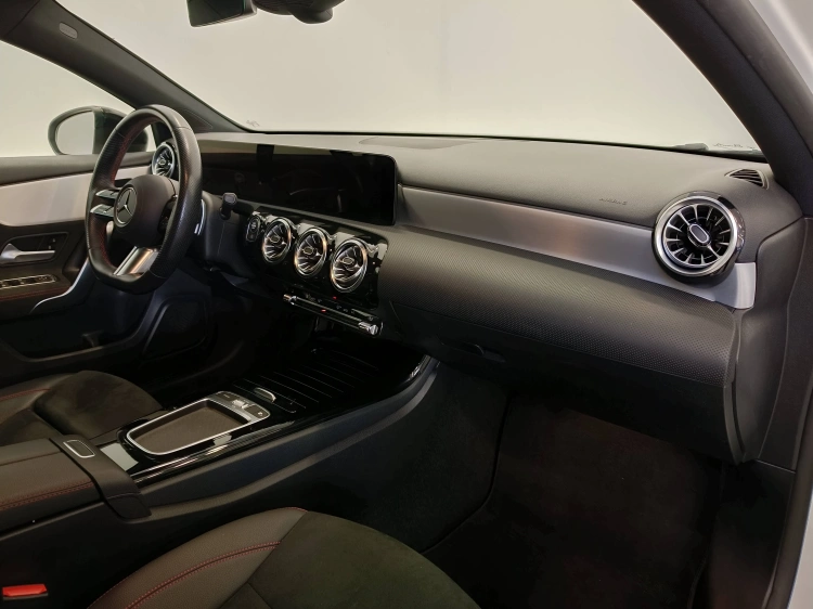 10 - Mercedes-Benz Classe A 180 d AMG Line Advanced Plus auto