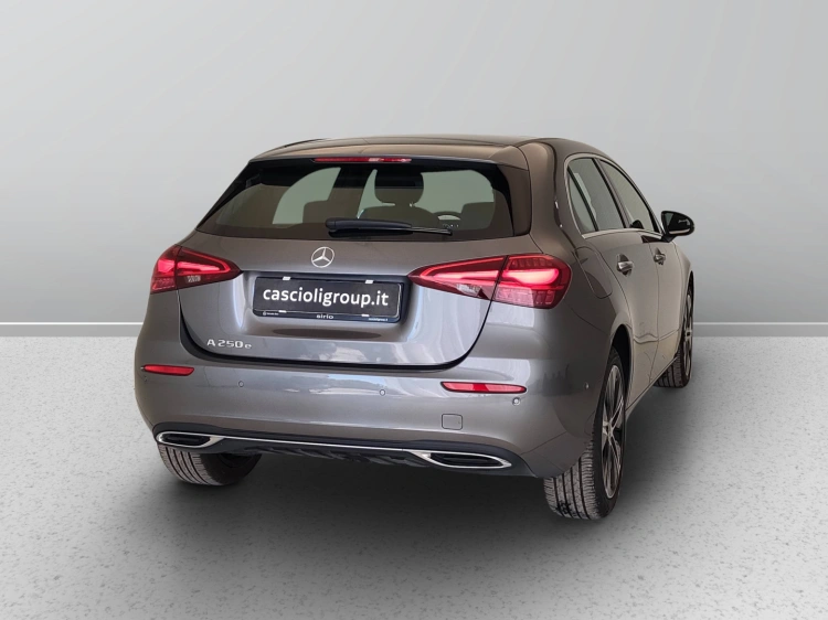 3 - Mercedes-Benz Classe A 250 e con tecnologia ibrida EQ