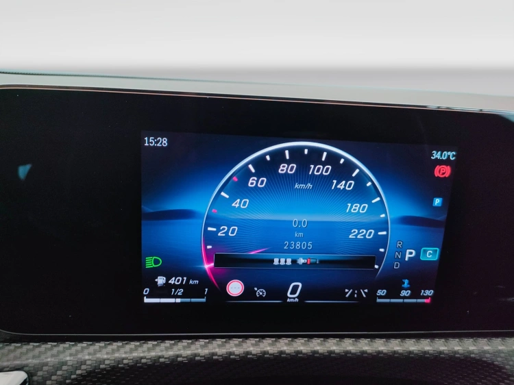 19 - Mercedes-Benz CLA Shooting Brake 180 d Advanced auto