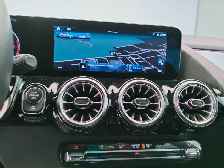 12 - Mercedes-Benz GLA 180 d Progressive Advanced Plus auto