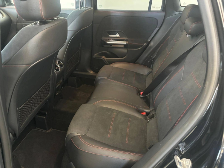 14 - Mercedes-Benz GLA 200 d Premium auto