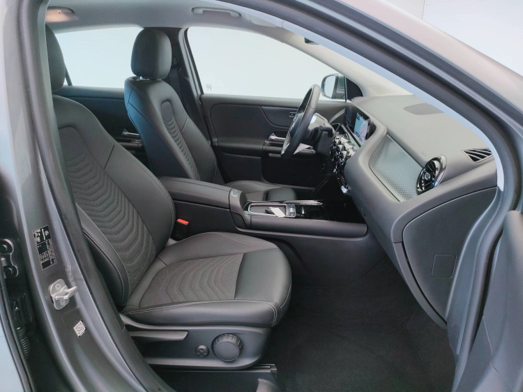 10 - Mercedes-Benz GLA 180 d Advanced auto