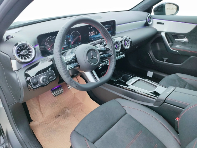 9 - Mercedes-Benz Classe A 200 d Automatic