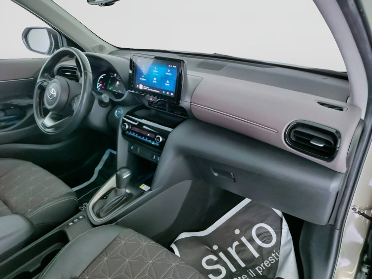 17 - Toyota Yaris Cross Yaris Cross 1.5h Lounge fwd 116cv e-cvt