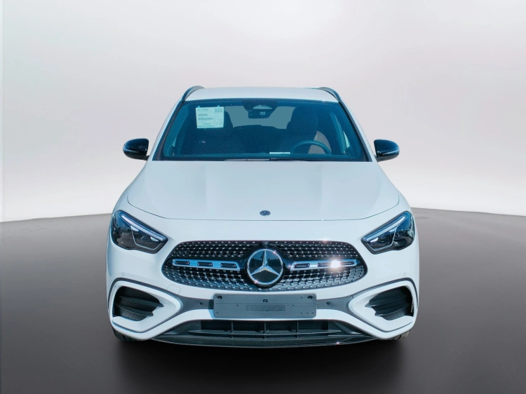 2 - Mercedes-Benz GLA 200 d automatic