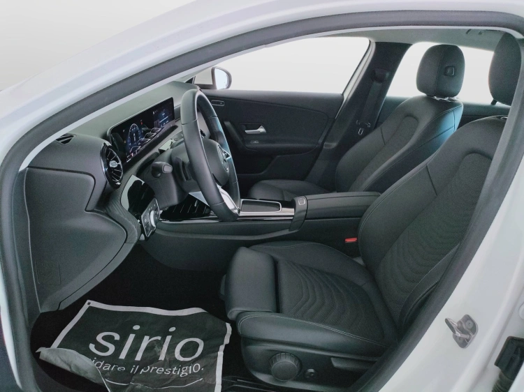 16 - Mercedes-Benz Classe A 180 d Advanced auto