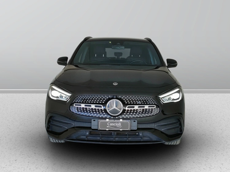 2 - Mercedes-Benz GLA 200 d Premium 4matic auto