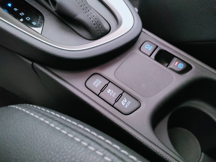 12 - Toyota Yaris Cross Yaris Cross 1.5h Lounge fwd 116cv e-cvt