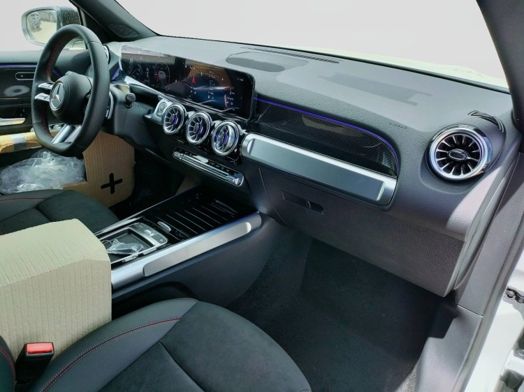 11 - Mercedes-Benz GLB 200 d Automatic