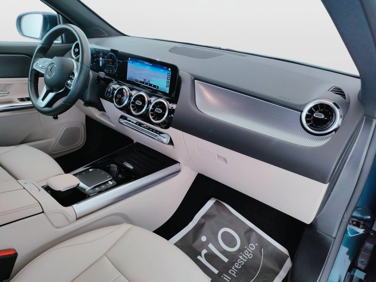 14 - Mercedes-Benz GLA 180 d Sport Plus auto
