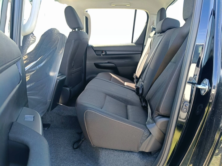 10 - Toyota Professional HI LUX 4X2 - 4X4 HILUX 2.4D A DC 4WD CMF MY24