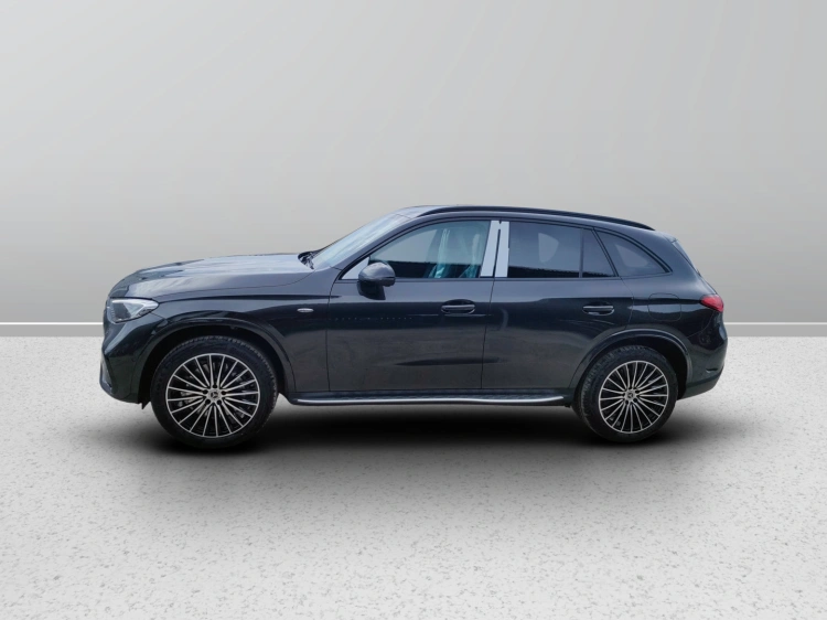 3 - Mercedes-Benz GLC 300 de 4MATIC