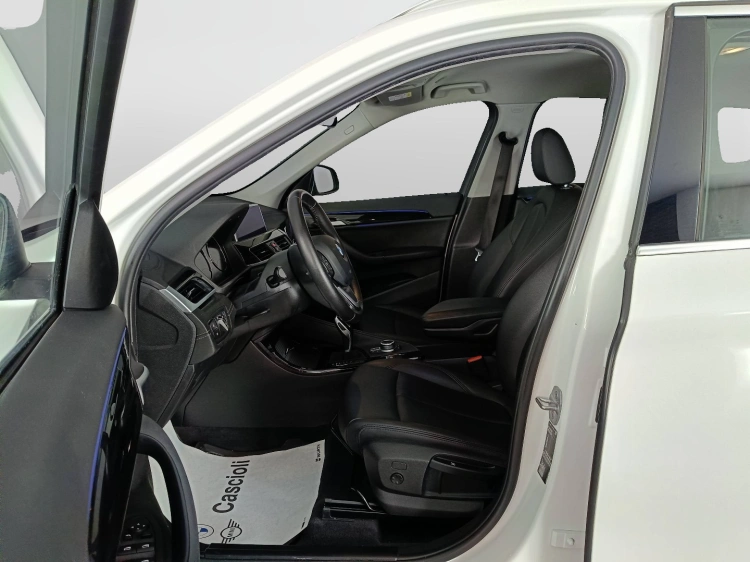 8 - BMW X1 X1 sdrive18d xLine Plus auto