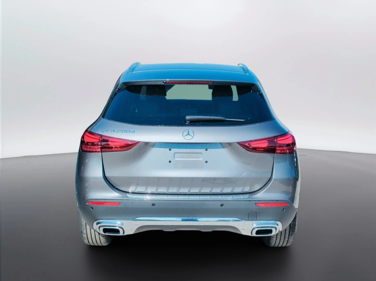 4 - Mercedes-Benz GLA 180  d Automatic