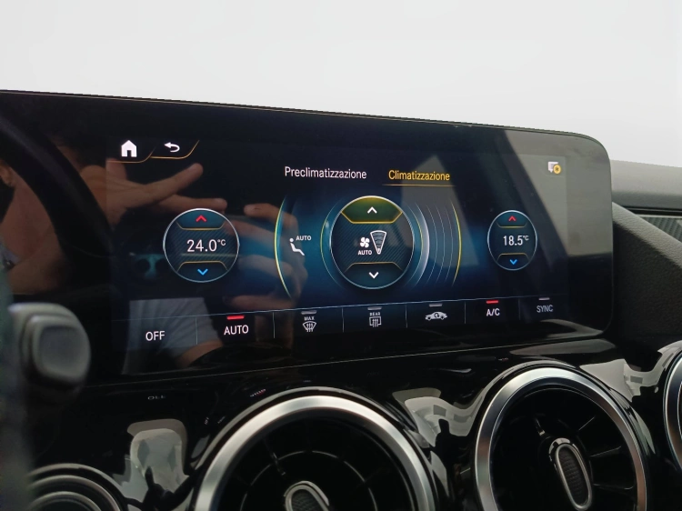 14 - Mercedes-Benz GLA 250 e phev (eq-power) Premium auto