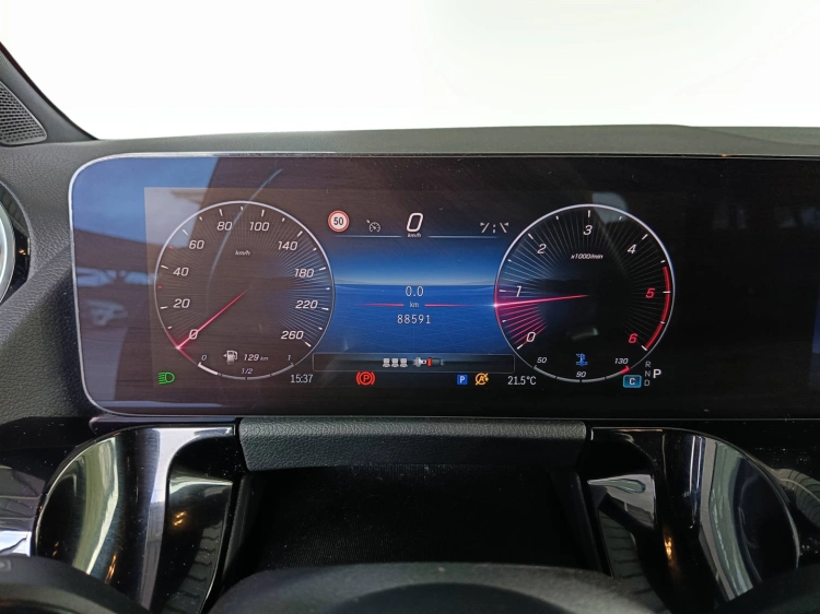 12 - Mercedes-Benz GLA 200 d AMG Line Premium auto