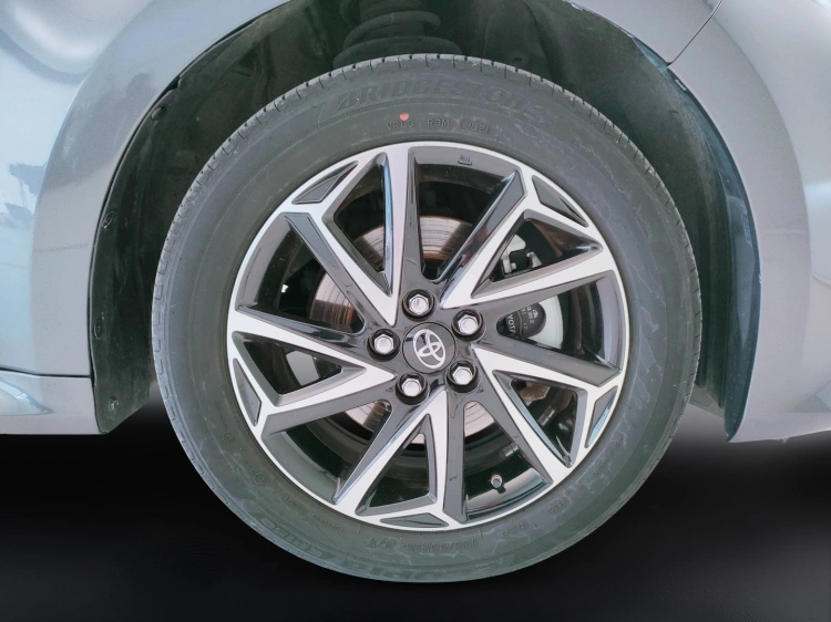 9 - Toyota Yaris Yaris 1.5h Trend