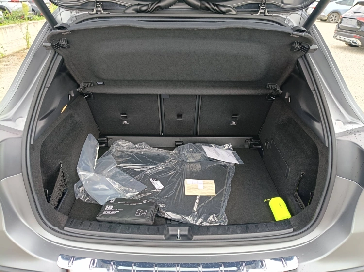 13 - Mercedes-Benz GLA 200 d automatic