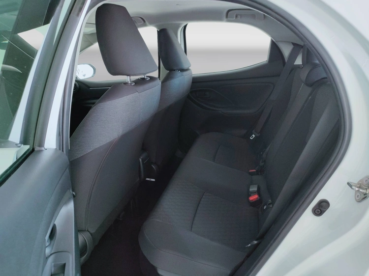 13 - Toyota Yaris Yaris 1.5h Trend