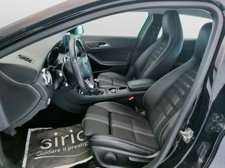 16 - Mercedes-Benz GLA 200 d Sport