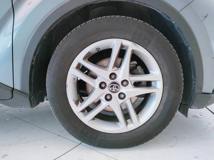 10 - Toyota C-HR C-HR 1.8h Active e-cvt