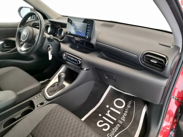 12 - Toyota Yaris Yaris 1.5h Trend