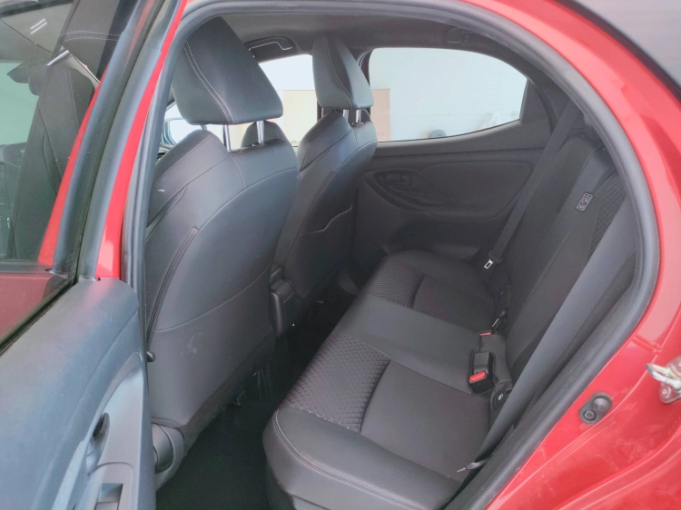 11 - Toyota Yaris Yaris 1.5h Style