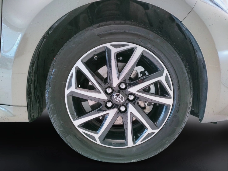 10 - Toyota Yaris Yaris 1.5h Lounge