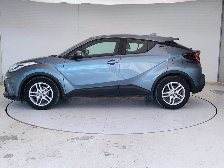 8 - Toyota C-HR C-HR 1.8h Active e-cvt